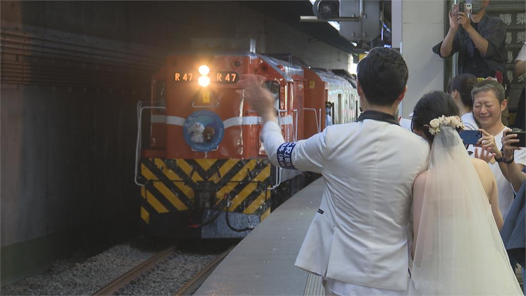 國境解封圓3年前夢想　香港鐵道作家包下台鐵列車辦婚禮
