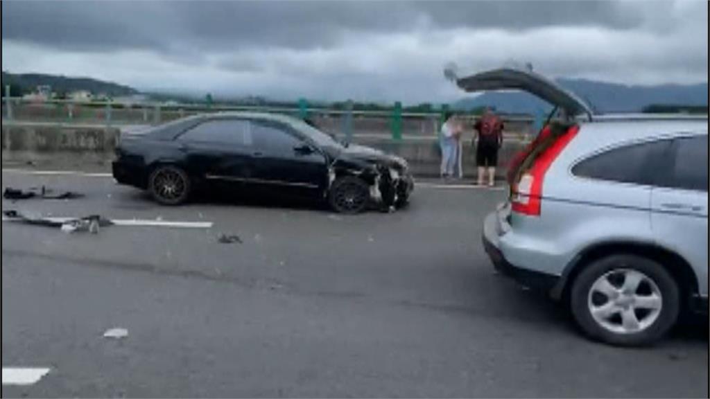 大學長噴裝了! 彰化台61線驚現「雙輪」逃脫彈飛對向車道