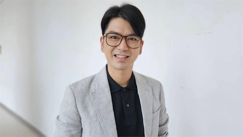 民視8點檔《愛的榮耀》添新血!潘逸安首次加盟民視再和王滿嬌搭檔直呼感動