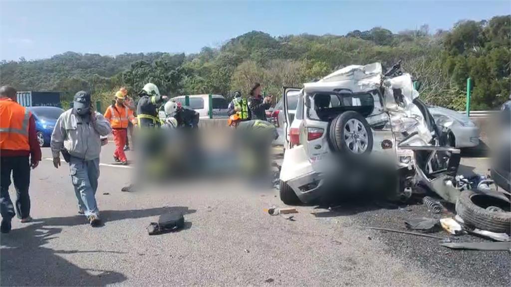 國3北上香山段7車連環撞　車變廢鐵！被撞駕駛：大貨車突從後方撞上