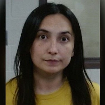 已婚女教師「裸照誘惑」17歲少年喊：我愛你！多次強迫「吉普車後座激戰」