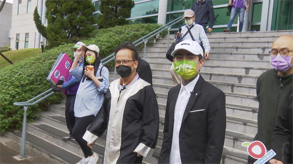 委任蘇煥智遞狀聲請假處分 謝和弦現身法院盼拿回參選資格