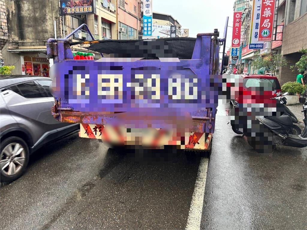 車斗門沒關趴趴走! 雲林工程車"猛搧"貨車 網轟:殺人機器