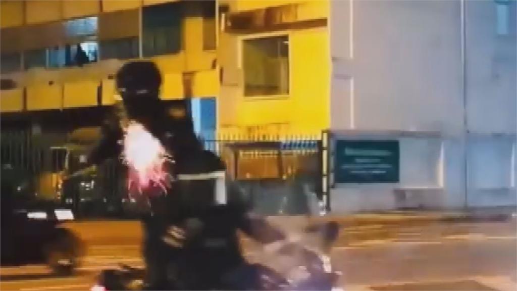 泰國反政府暴動！深夜警民街頭全武行　致1防暴警頭部中彈重傷