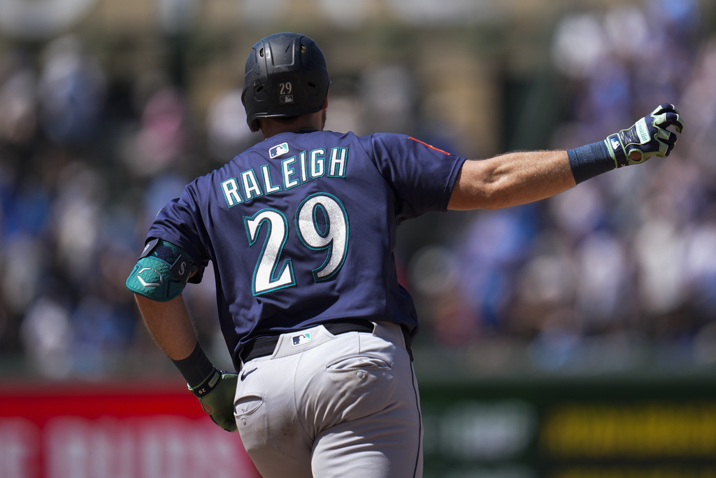 MLB(影)/大卡車單場雙響砲破55年紀錄!勞雷超越傳奇球星班奇 最猛強打捕手