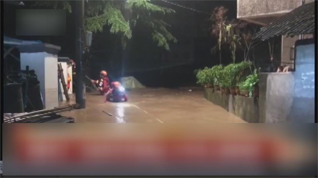 湖南暴雨下游水位漲 猛爆洪水沖走車輛