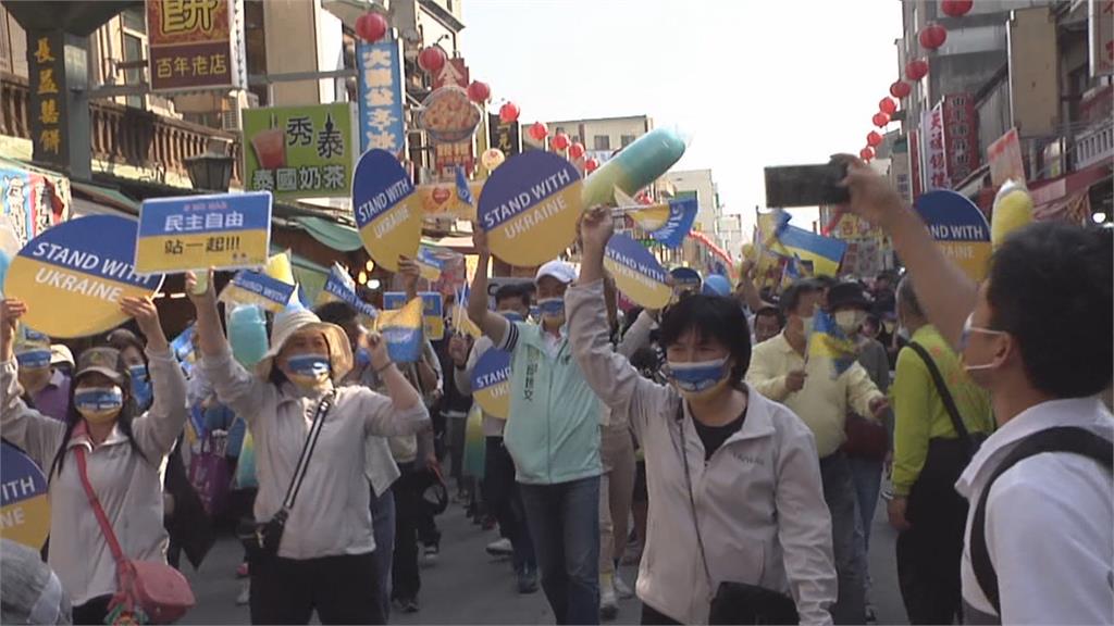向媽祖祈求世界和平 北港民眾遊行挺烏克蘭