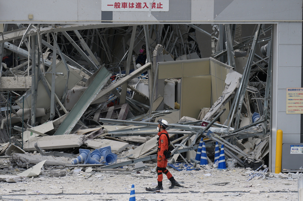 熊本Aeon爆炸後妻子傳訊「還好嗎」成最後音訊！夫守廢墟外淚崩：已做好心理準備