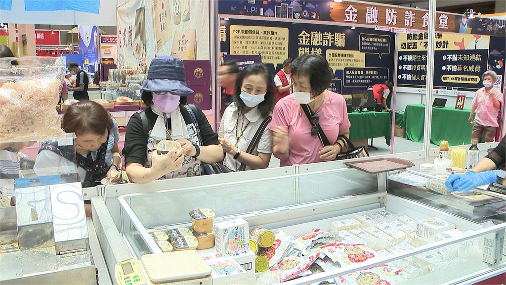 食品暨伴手禮國際博覽會熱鬧登場　吸引大批民眾試吃