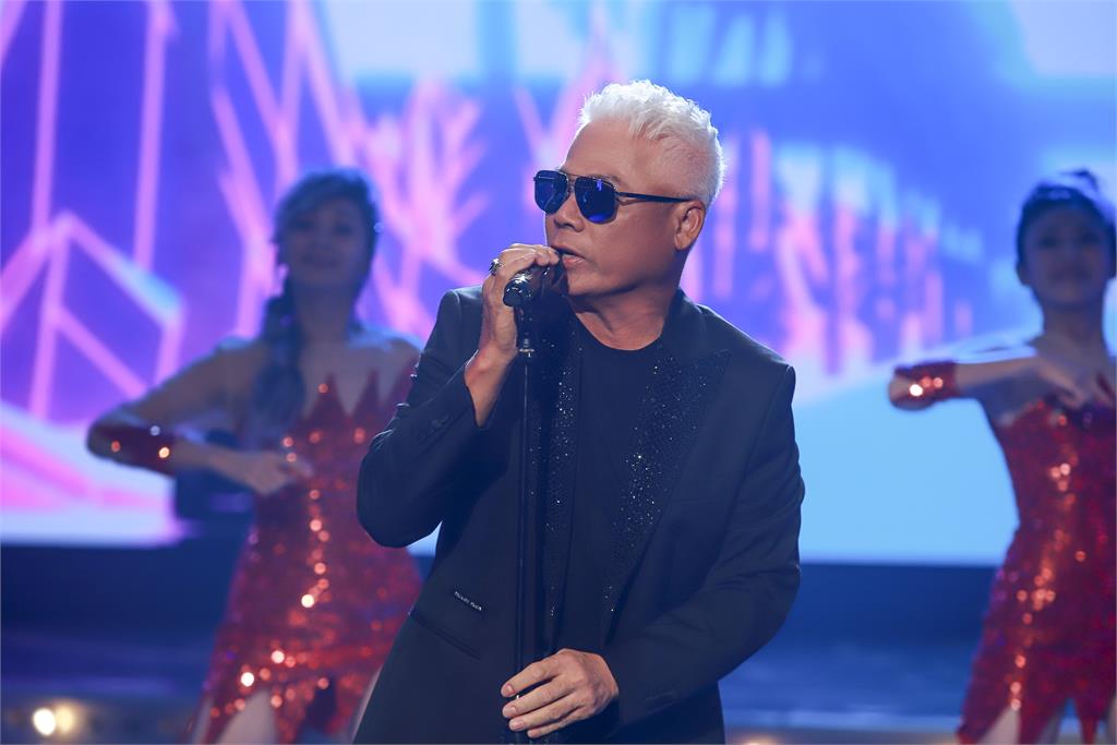 白冰冰機場對巫啟賢大唱「我需要你、我愛你」！終於邀請到來《超級冰冰Show》