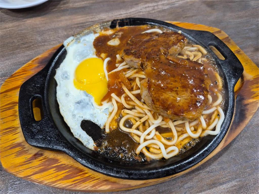 邊荷律「1餐狂吸2550大卡」驚人食量全曝光!粉揭「殘酷真相」惹哭她:壞人