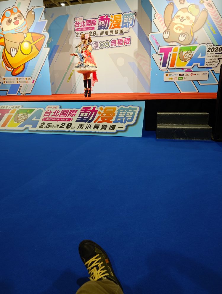 前立委坐北車大廳地板「揭真實感受」！網瘋問「這」買太多嗎？