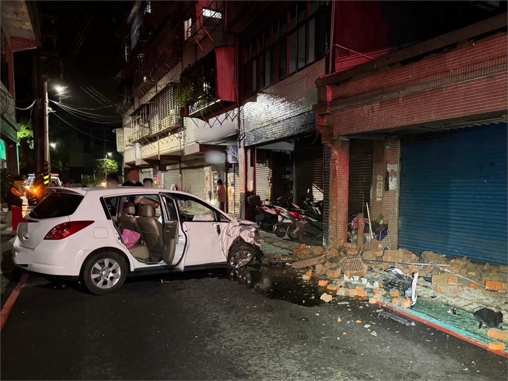 快新聞/車頭損毀、磚牆散落!酒駕男凌晨猛力自撞