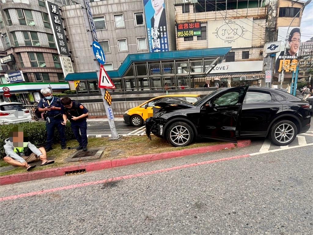 快新聞／又毒駕！新北保時捷男失控狂飆撞燈桿　慘況曝光