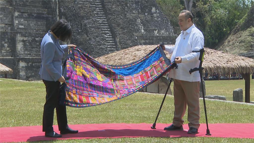 訪瓜地馬拉第二天　蔡英文總統登馬雅遺跡　盼台瓜邦誼永固