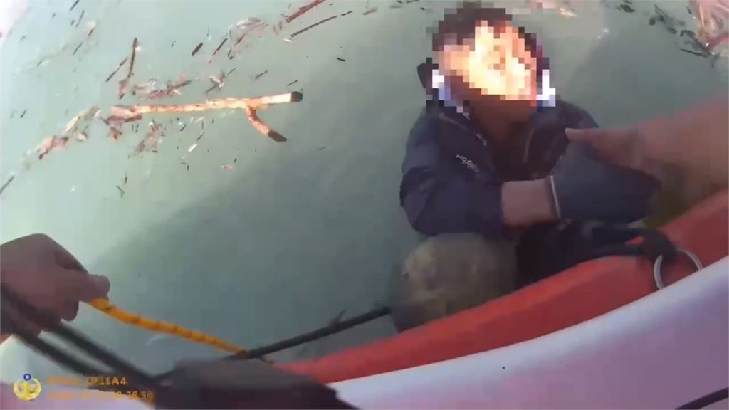 風浪大落海！蘇澳港吊車駕駛仍失聯　花蓮港燈塔作業施工4人及時獲救