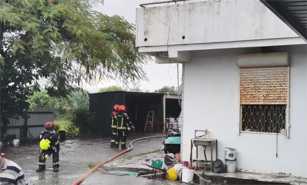 轟!花蓮吉安家具工廠疑遭雷擊起火 3人「吸入性嗆傷」送醫