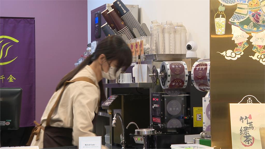 手搖中配闆娘被挖「曾喊統戰」 港男到店怒喊六四天安門