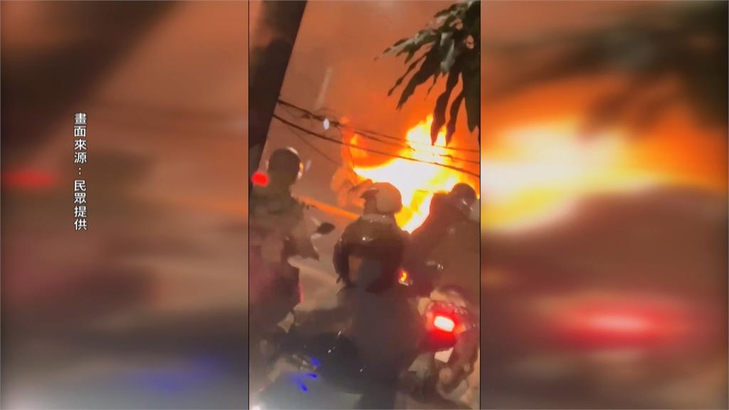 撞公車再逆撞騎士釀火燒車　路人英勇破車窗救人