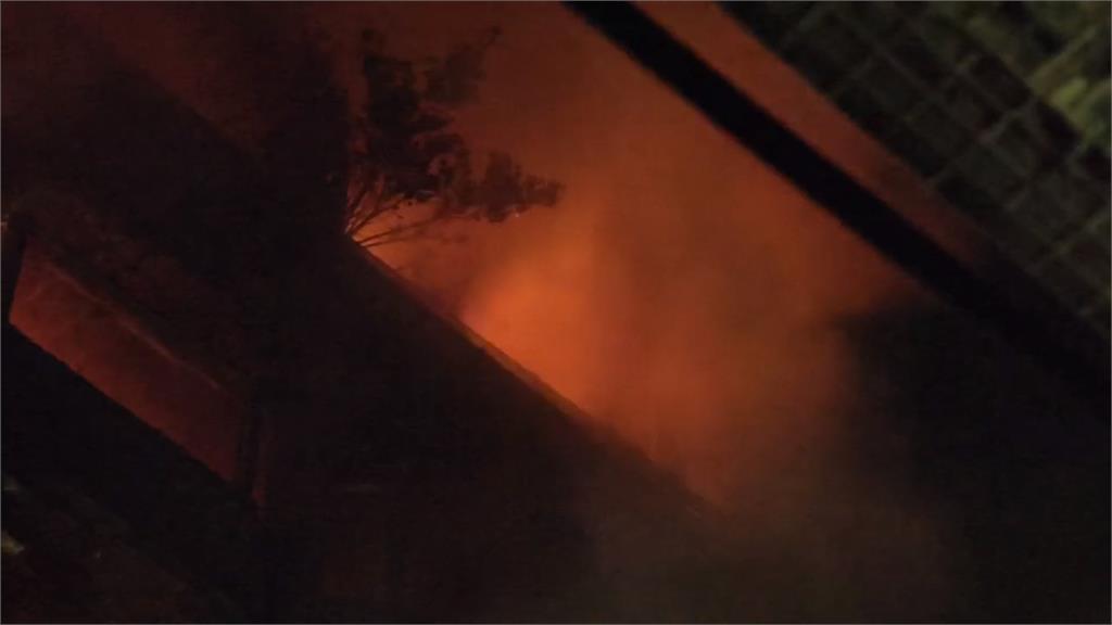 遊民燒垃圾！桃園閒置大樓起火　警消馳援幸無人傷亡