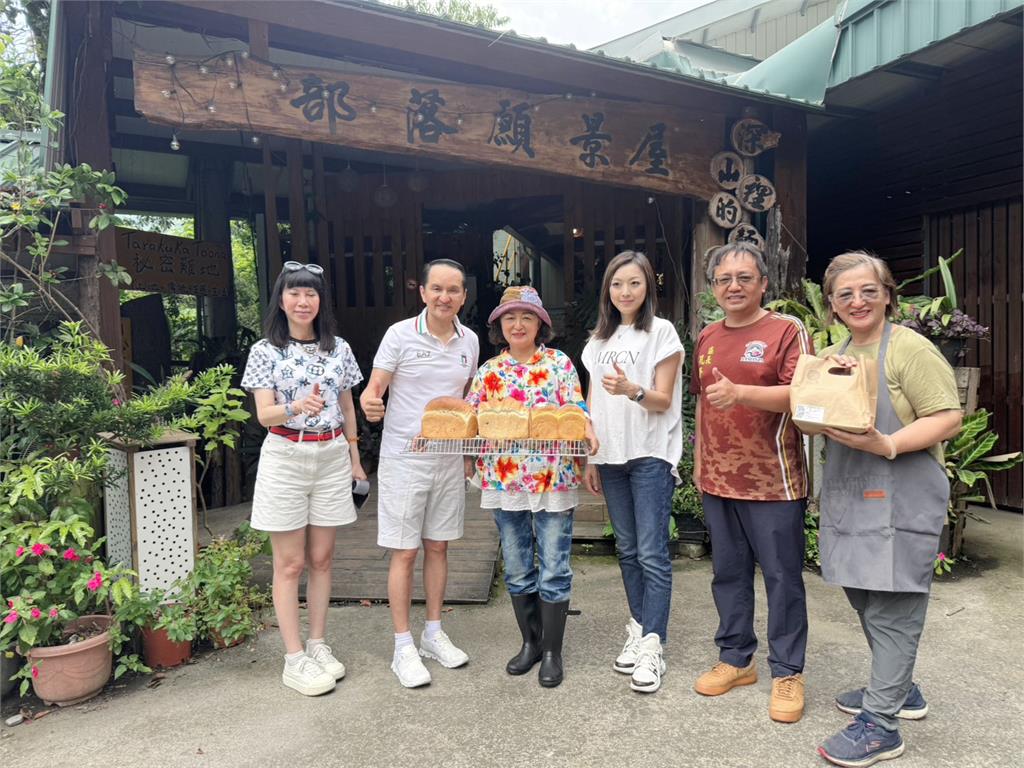 愛爾麗集團推動公益行動　常如山親赴那瑪夏部落捐復康巴士