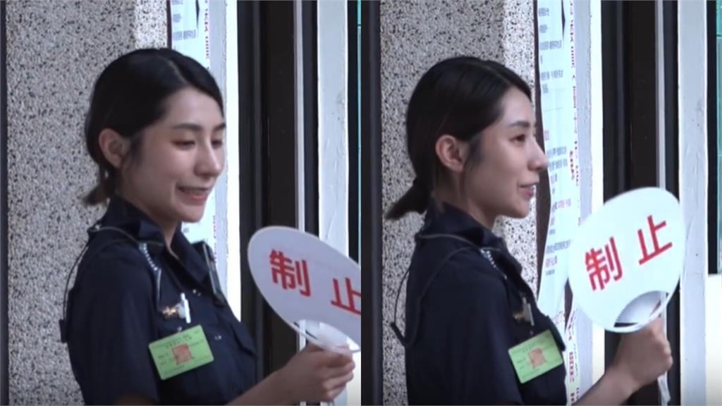 726罷免「頭香姐」搶先投票、檢查票匭 正妹女警「持扇站崗」美翻全場