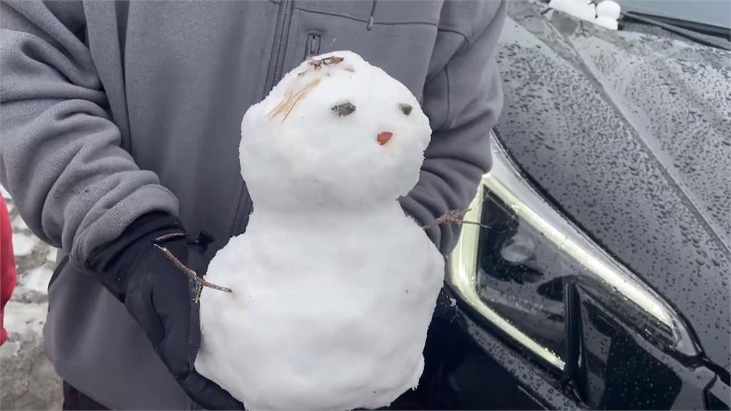 合歡山下雪了！　追雪族提前體驗銀色耶誕