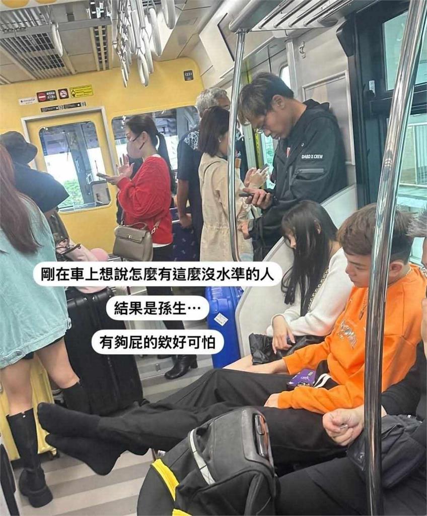 孫生「拍臀風波沒解決」又出包？沖繩電車上「當眾脫鞋饋咖」網怒：沒水準