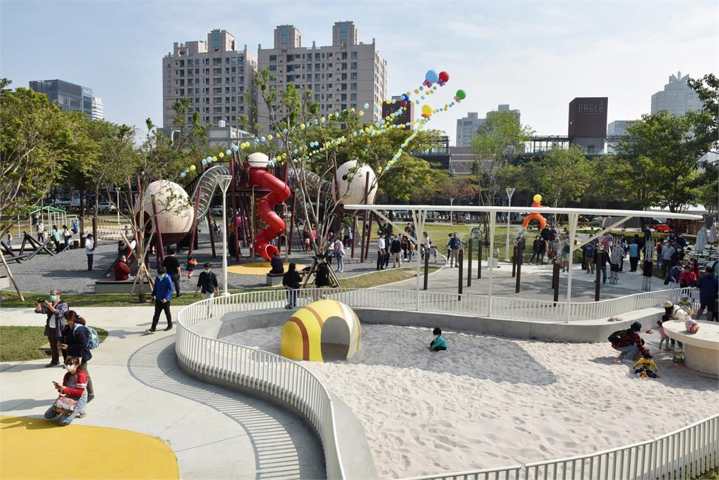 5歲小朋友希望公園有溜滑梯、盪鞦韆！「暖男市長」陳其邁砸1千多萬圓夢