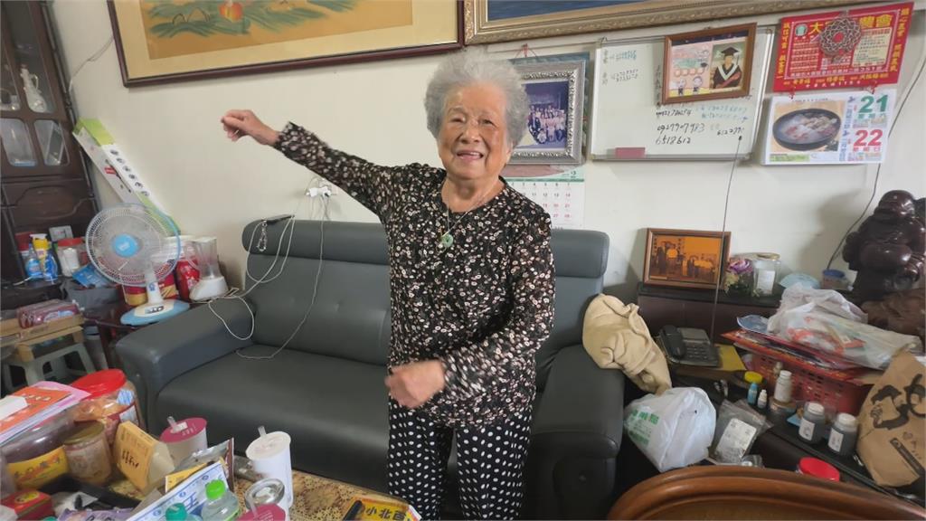 被封"大港MVP"90歲白髮阿嬤二刷上台狂歡