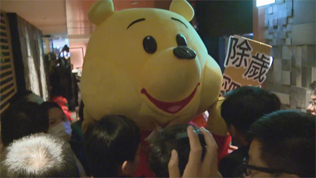 快新聞/喊中國機艦別來時「獨派穿維尼裝場外抗議」 蔣萬安:代表台灣多元民主