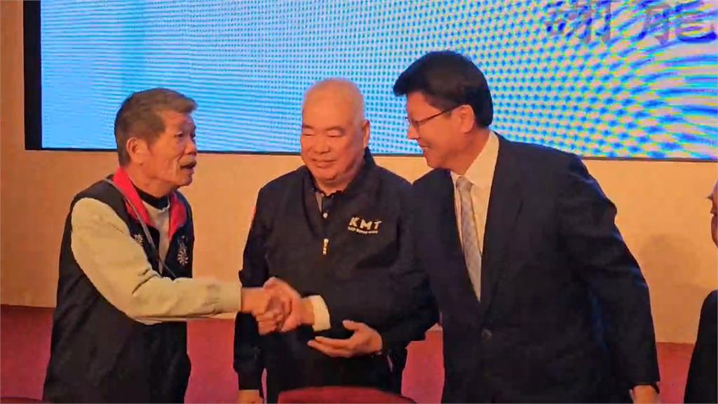 季麟連公開贈謝龍介玩具槍　槍枝來源是「台灣槍王」