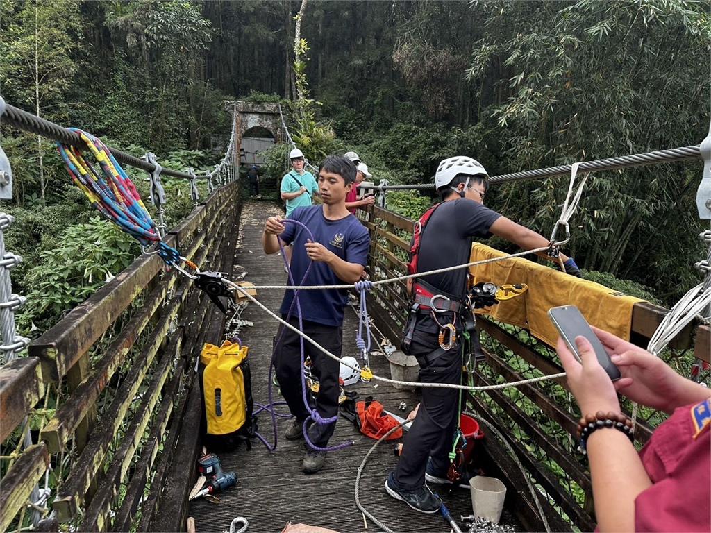 命大躲死神！修橋工人墜谷　只差1公尺撞岩石　跌15公尺溪谷　只斷「這部位」