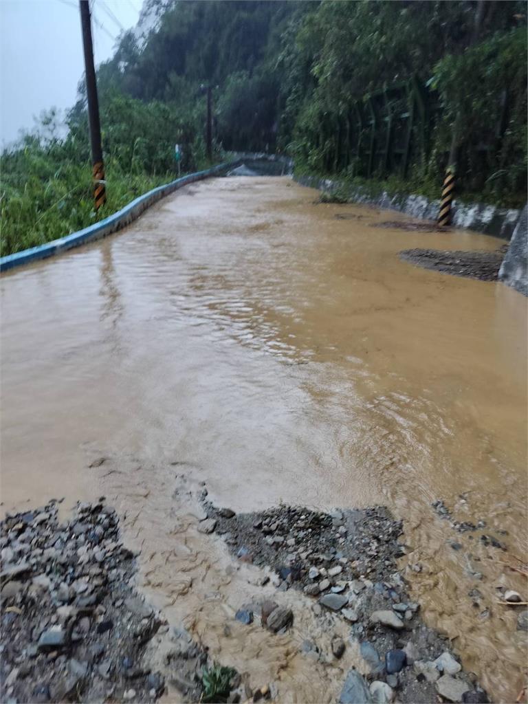 快新聞／花蓮清水部落聯外道路坍方　秀姑巒溪暴漲「玉里大橋」19時起封閉