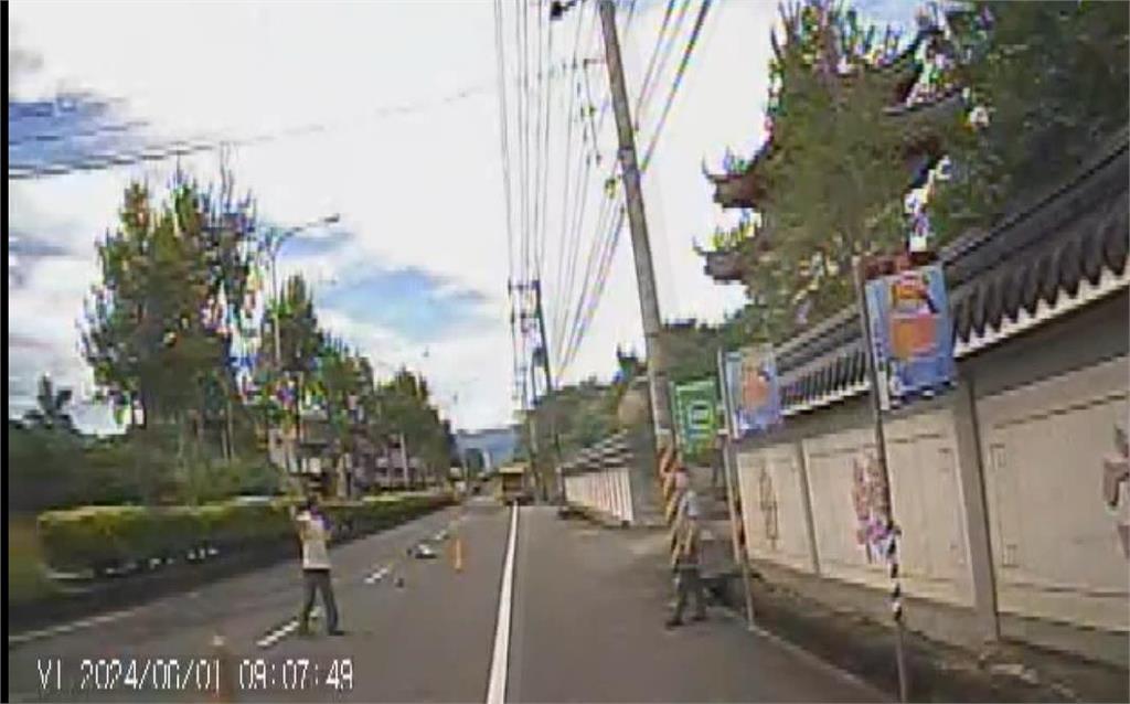 南投19歲騎士左轉疑鬼切兩車道 遭資源回收車撞飛喪命