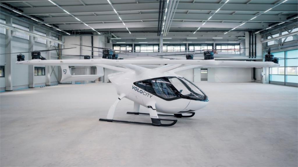 搶搭「空中計程車」熱潮?馬國小學生搭直升機上學遭網批:炫富
