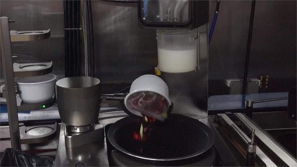 世界各式佳餚都難不倒? 香港中餐業者研發「炒菜機器人」