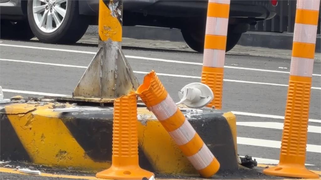 不熟路況? 轎車駕駛"沒看到庇護島" 直直撞上動彈不得