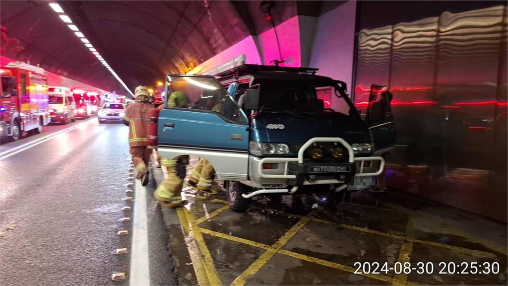 快新聞／國五塞翻了！雪隧南下19K火燒車　北上車道恢復通車