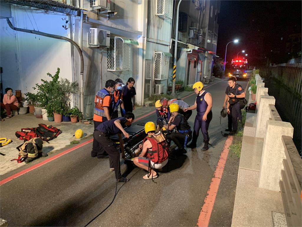 消防員幽會女網友!疑爆爭執女落水獲救 男怕遇「自己人」落跑身分仍曝光