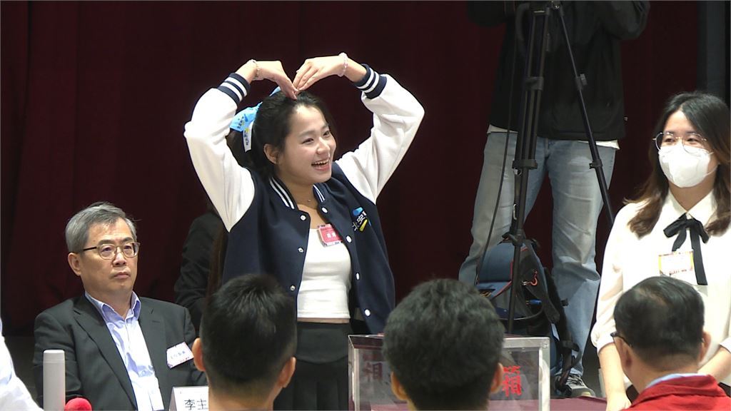蔣萬安首投族青年Yakira遭爆是「統戰女孩」！昔登中媒脫口「島內」影片遭挖出