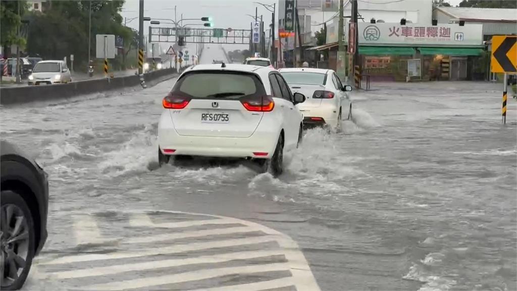 豪雨狂炸台東3天! 南迴鐵公路雙斷
