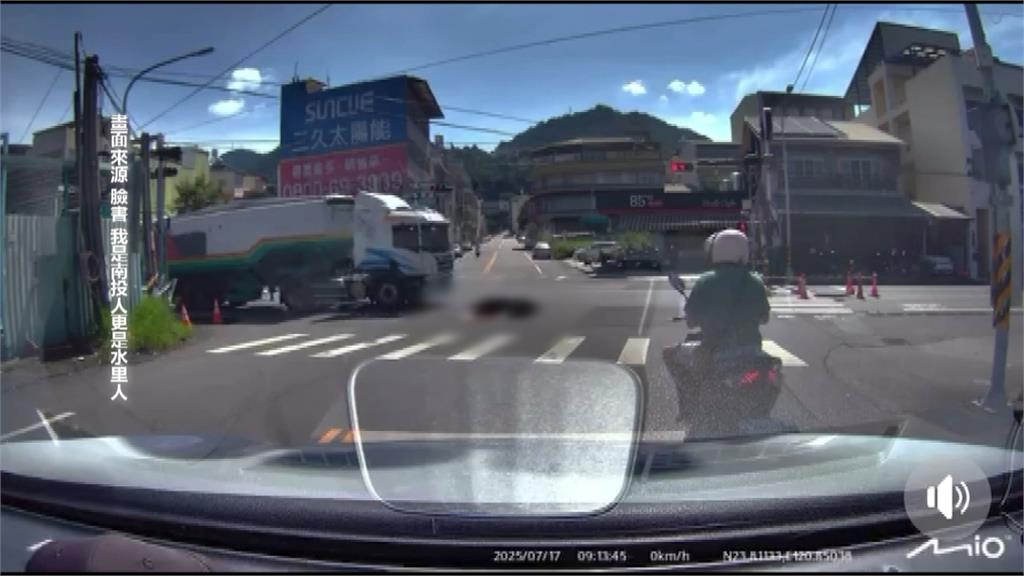 墜谷意外 轎車不明原因翻落邊坡 駕駛身亡、幼女擦挫傷自行脫困