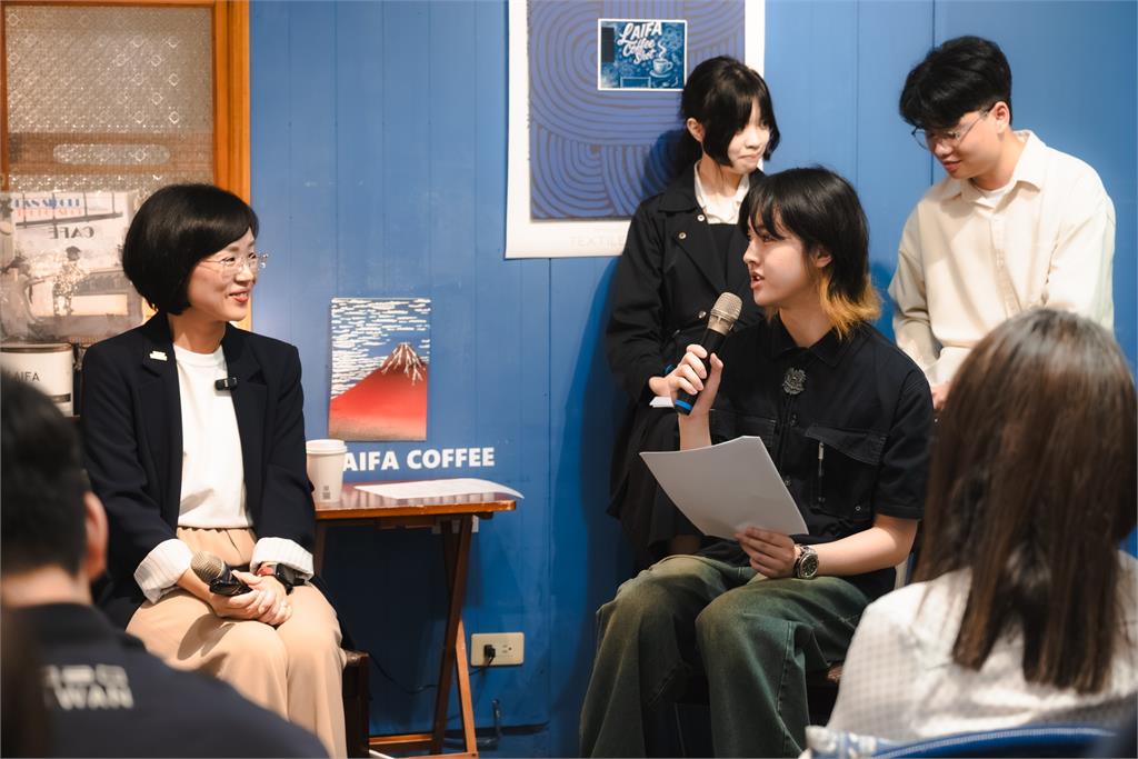快新聞/蘇巧慧北大座談憶青春!大曬26年前海祭舊照 喊話「讓新北衛星變繁星」