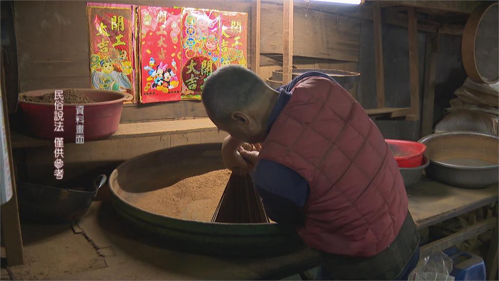奇! 香灰繞圈圈還「死灰復燃」 製香業者揭秘