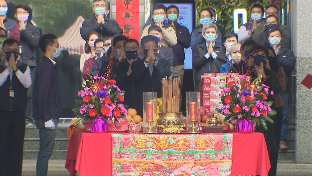 早知道別賣!張菲持逾千張鴻海「買在60元」 網估賺破億