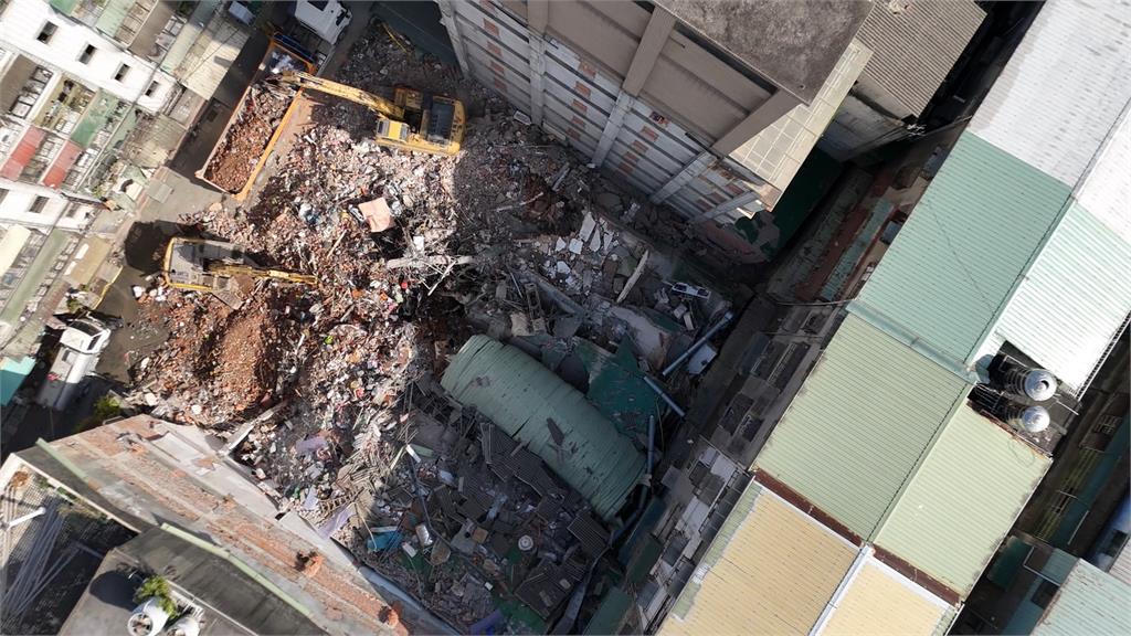 新北三重六張街民宅倒塌!住戶痛失家園淚崩64戶162人緊急安置