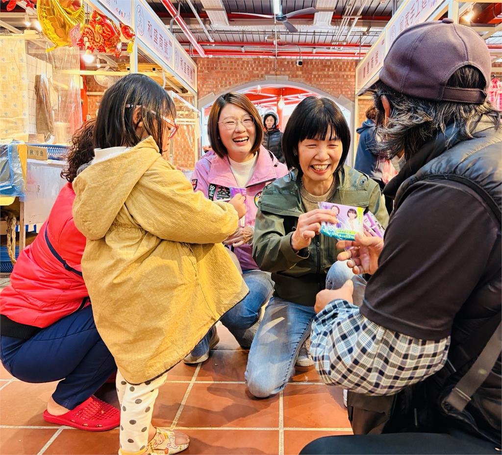 金山中繼市場開幕滿一週　周雅玲、蔡美華再度走訪傾聽攤商建議