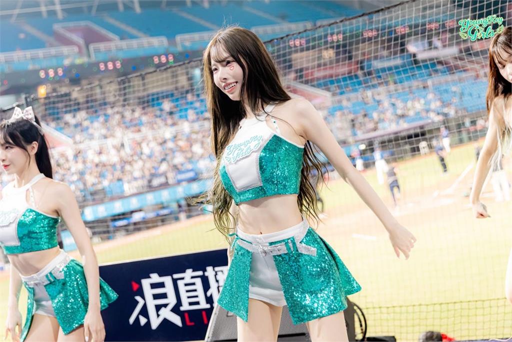 啦啦隊／洋基女孩登樂天棒球場！高挑身形成嬌點　最難忘香汗淋漓全身濕