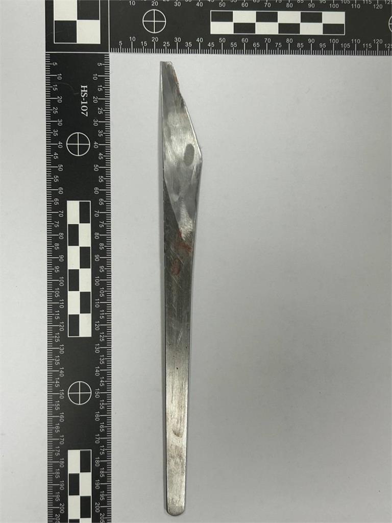 最新／台南派出所門口隨機砍人！2人遭猛刺大出血　凶嫌「神情恍惚」被逮